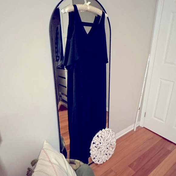 Long black event dress - Picture 1 of 3